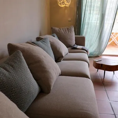 펜션 Satuna Casa